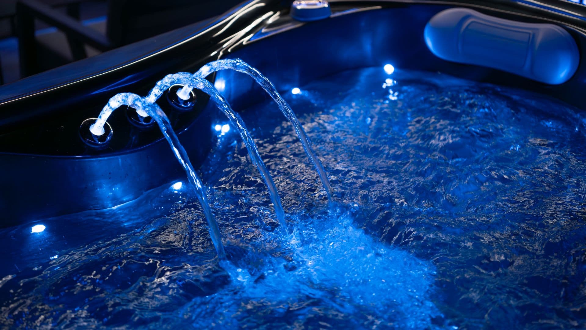 Spa en soirée avec éclairage